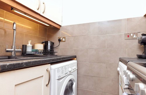 Notting Hill Apartment | Chic 1-Bed Flat w/Terrace in Notting Hill W10