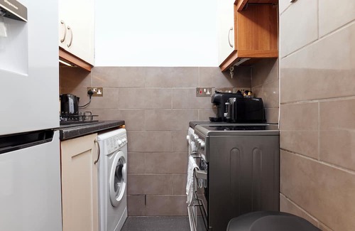 Notting Hill Apartment | Chic 1-Bed Flat w/Terrace in Notting Hill W10