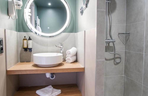 Mont-de-Lans Hotel | Wifi, 10m from ski slopes, swimming pool, sauna, tv, 27m², Les 2 Alpes