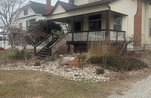 Algonac House | Lovely 2-bedroom Victorian home with AC in Algonac. Near shopping and the river