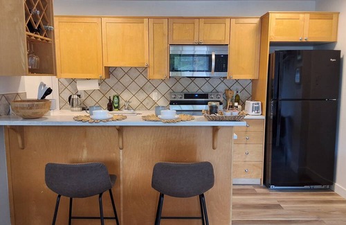 Lower Mount Royal Condo | Chic Apt Near Stampede