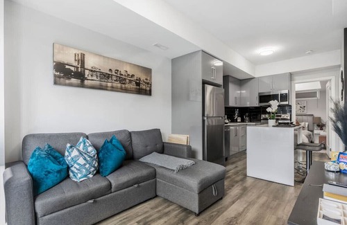 Niagara Falls Apartment | Luxe 1BR Condo Suite| 4 Mins to the Falls/Casino