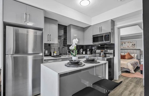 Niagara Falls Apartment | Luxe 1BR Condo Suite| 4 Mins to the Falls/Casino