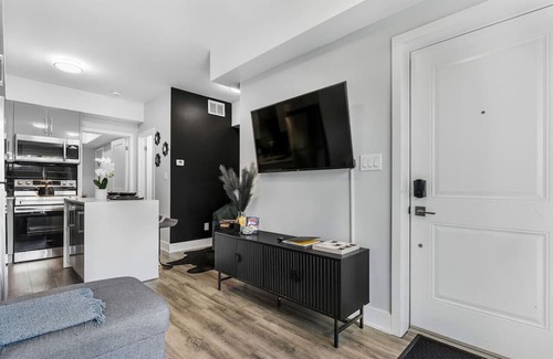 Niagara Falls Apartment | Luxe 1BR Condo Suite| 4 Mins to the Falls/Casino