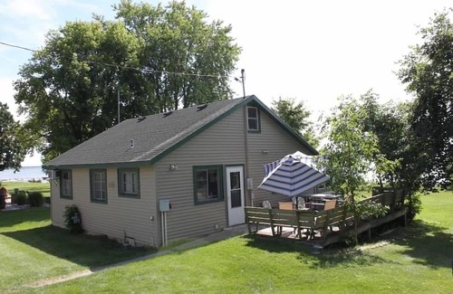 Richville Cabin | Darling 3-bedroom quintessential Ottertail Lake cabin