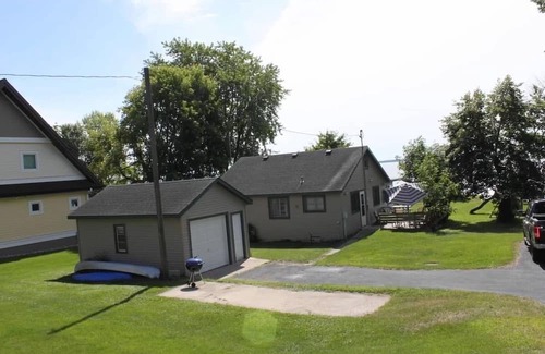 Richville Cabin | Darling 3-bedroom quintessential Ottertail Lake cabin
