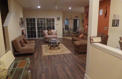 Waterford Plantation House | 5-bed home in Myrtle Beach has AC, WiFi, pool table, garage, HOA large amenities