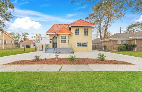 Gentilly House | Spacious 4-bedroom house in wonderful New Orleans with WiFi, AC