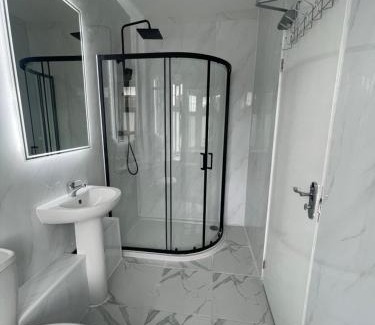 Mayfield House | COZY Private Ensuite Deluxe Double Room