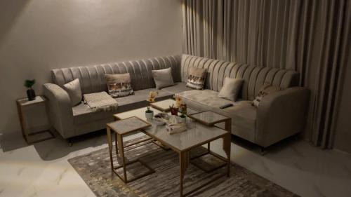 Hafr Al Batin Apartment | غرفة وصالة أنيقة