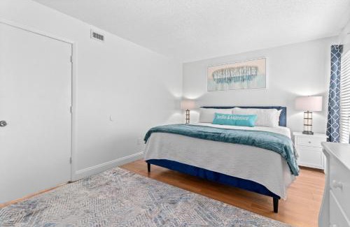 Gulf Gate Estates Apartment | Brand new condo 1BD/1BR just 10 min from Siesta Key