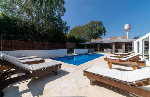 La Union Apartment | APART HOTEL Buenos Aires Ezeiza DEP 2 a 20 minutos de Aeropuerto Ministro Pistarini confort Hotelero CON PISCINA INTERIOR CLIMATIZADA Y CUBIERTA