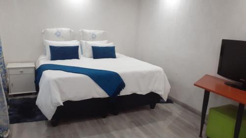 Greater Johannesburg Metropolitan Area House | Russell's Rest Rooms