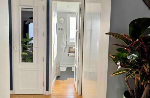 Quartier de Rochechouart Apartment | Appartement vue Tour Eiffel - Paris 9