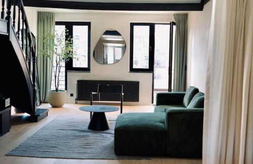 Upper Town Apartment | Luxury 200sqm appartment / hot tub / sauna
