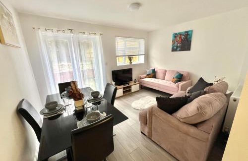 Holbrooks House | Spacious 5-bed house in Coventry by Seeka Stay, Ideal for business, Sleeps 7!