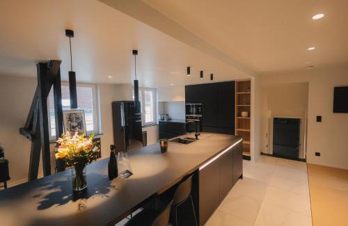 Upper Town Apartment | Luxury 200sqm appartment / hot tub / sauna