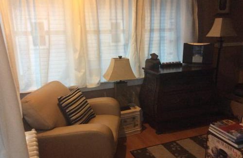 Niagara Falls House | Pool & Sauna House Located in City Center