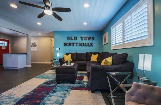 Resort Style 3B/2B W/Heated Pool in OT Scottsdale