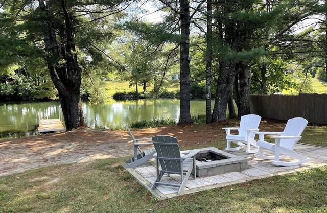 Cozy Cottage on Ellis Pond-Cabin #2 at Kozy Cove