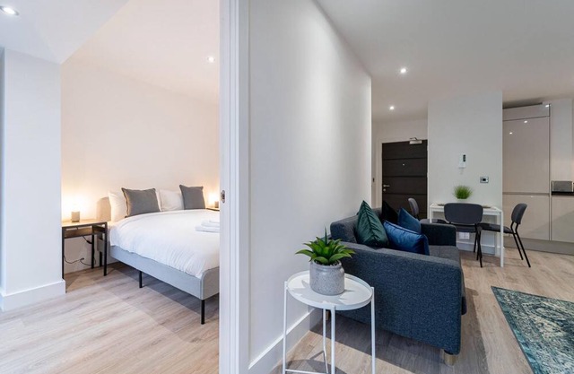 Seven Living Residences Solihull - Modern Studios NEC and BHX