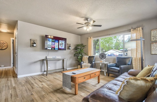 NEW Central, Cozy 5BR House in Old Colorado City
