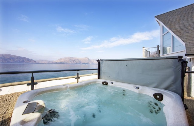 Beach House 2 with Hot Tub - sleeps 8 guests in 4 bedrooms