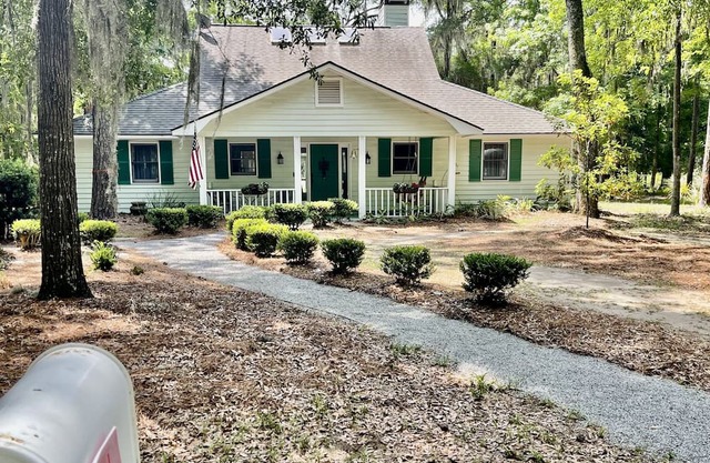 Single Family Home, Golf Cart Included & Land trans Round Trip! Pool Open!