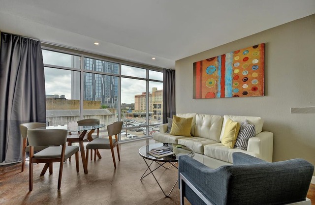 The Littlefields by Lodgewell | Updated Loft | B5