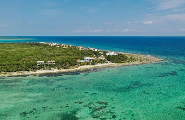 TULSAYAB - Beachfront Ground Floor - Infinity Pool