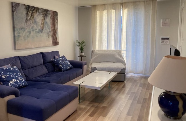 T3, 60 m2, 3 mins walk from the sablettes beach, air conditioning, calm, WIFI