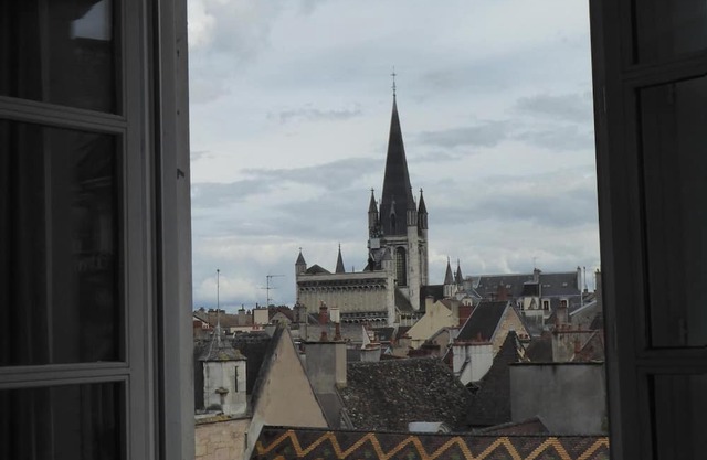 bright studio in the heart of town
