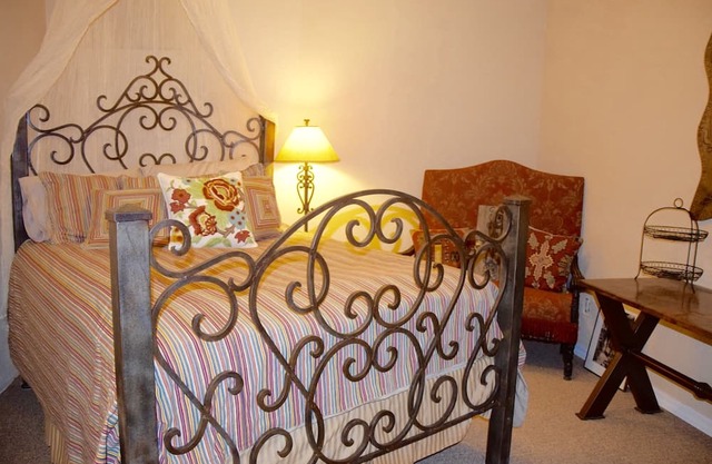 Spanish Styled Rural North Scottsdale Guesthouse