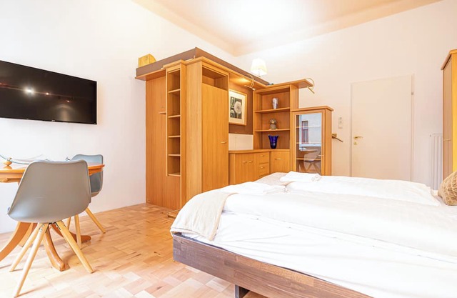 Chic 2BR City Stay Central Location