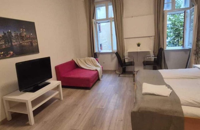 Charming 1BR Apt Near Central Vienna