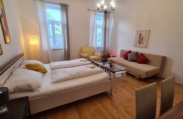 Spacious 2BR Apt Long Stay in Vienna