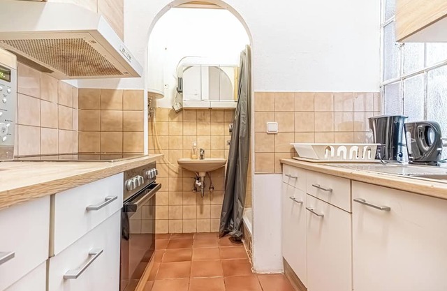 Simple 1BR Apt Long Stay Near Belvedere