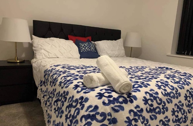 4bed House - Direct Links Into Central London