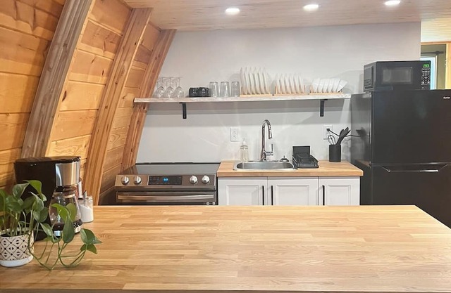 Smokey Hollow Motel & Resort