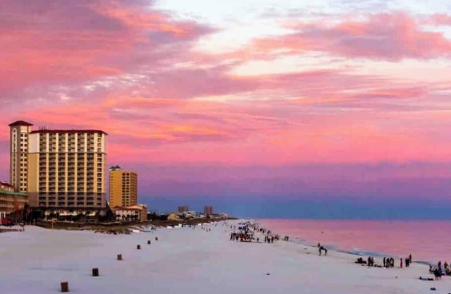 Modern 2BR Home w King Suite - Vet-Owned-Pets OK