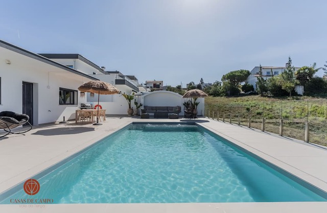 Your perfect country retreat! Villa with saltwater swimming pool.