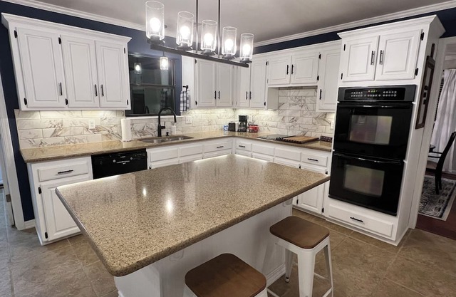 3-bedroom w/HUGE backyard, <1 mile from Spain Ranch and 5 minutes from Jenks!