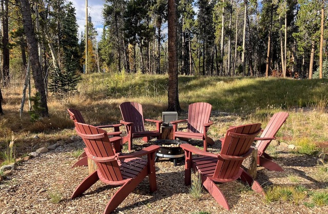 The Hideaway - Hot tub, Private, No stairs, 3-bedroom cabin in Fairplay