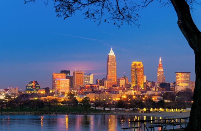 2 Downtown Suites under a mile from Rock & Roll HoF & Stadiums