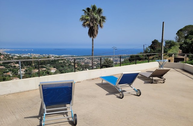 Villa 'Neuve Avec Magnifique Vue Mer' with Sea View, Wi-Fi and Air Conditioning