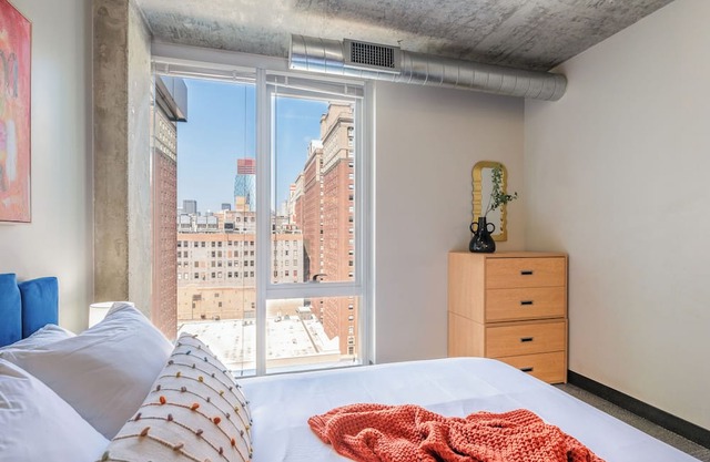 Downtown 2bd #6 +Gym near Park, Lake, Museums