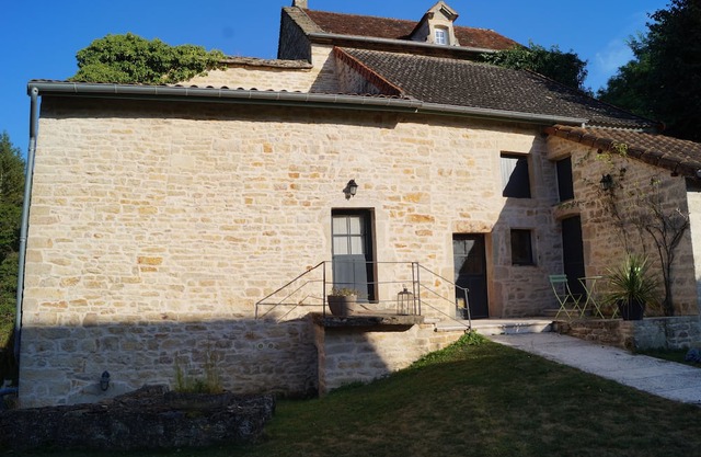 Cosy little nest in the heart of a small Burgundy village