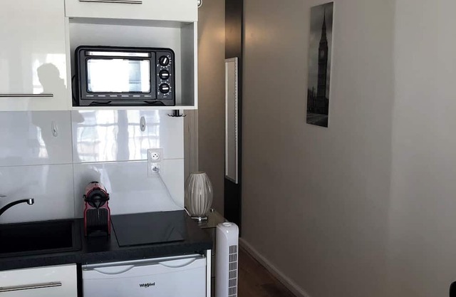 Nice and quiet studio in Saint-Germain-en-Laye city centre 30 minutes to Paris.