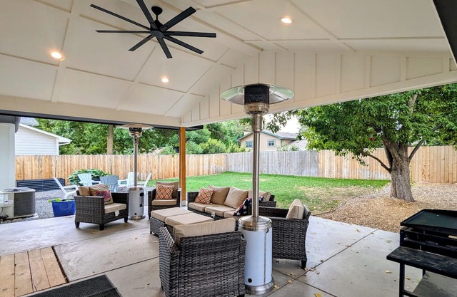 Spacious 5-bedroom house in fantastic Fort Collins with AC, WiFi
