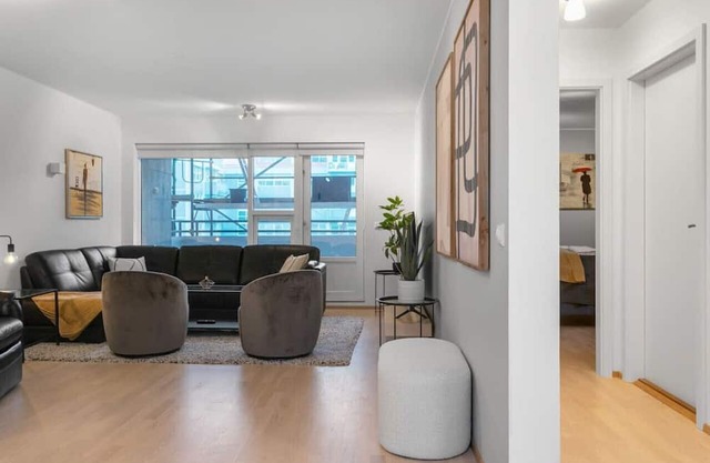 Charming Apartment w/ Free Parking + Netflix.